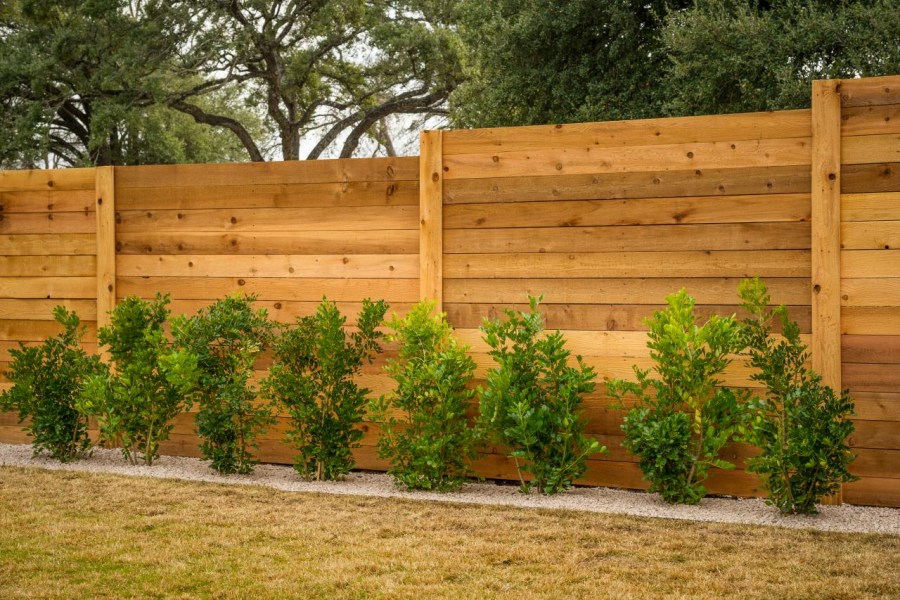 hàng rào bằng gỗ